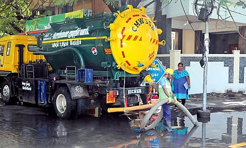 பருவமழை காரணமாக சென்னையில் 501 கழிவுநீர் வாகனங்கள் மூலம் மழைநீர் அகற்றம் - குடிநீர் வாரியம் அதிரடி நடவடிக்கை