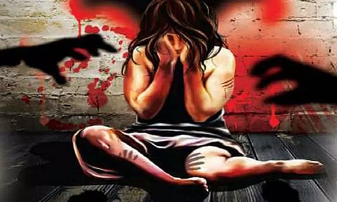 4 வயது சிறுமியை சீரழித்த கொடூரன்: உடந்தையாக இருந்த மனைவி - பிரேத பரிசோதனையில் அம்பலம்..!