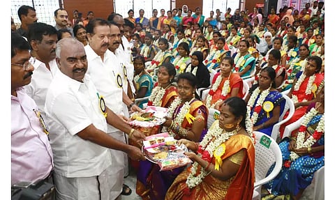 12,176 கர்ப்பிணிகளுக்கு சீர்வரிசை பொருட்கள்