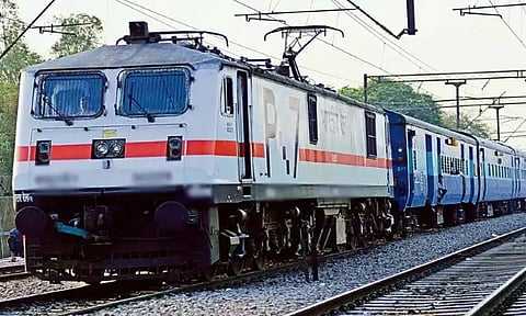 நெல்லைக்கு வரும் ரெயில்கள் தாமதம் - பயணிகள் அவதி