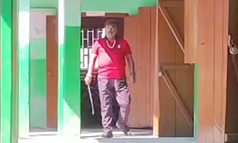 சக ஆசிரியர்களை மிரட்ட பட்டாக்கத்தியுடன் பள்ளிக்கு வந்த தலைமை ஆசிரியர் சஸ்பெண்ட்!