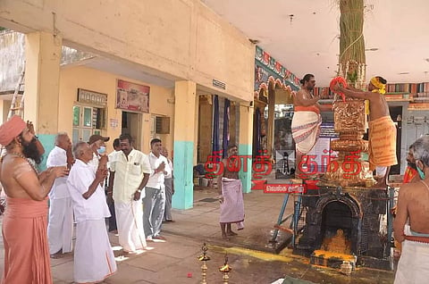 வதான்யேஸ்வரர் கோவிலில் ஐப்பசி கடைமுக தீர்த்தவாரி உற்சவம் கொடியேற்றத்துடன் தொடங்கியது