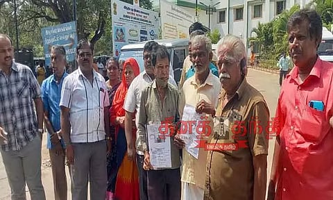 குடிசை மாற்று வாரியத்தில் வீடு ஒதுக்கீடு செய்ய வேண்டும்