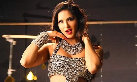 கவர்ச்சி நடனம் ஆட சன்னி லியோன் நிபந்தனை