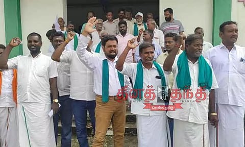 குறைதீர்வு கூட்டத்திற்கு அதிகாரிகள் வராததால் விவசாயிகள் வெளிநடப்பு