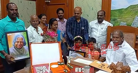 2 விருதுகள் பெற்ற சிறுமி முதல்-அமைச்சர் ரங்கசாமியிடம் வாழ்த்து