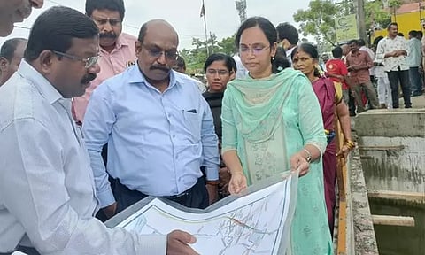 வெள்ளத்தடுப்பு பணிகளை காஞ்சீபுரம் மாவட்ட கண்காணிப்பு அலுவலர் ஆய்வு