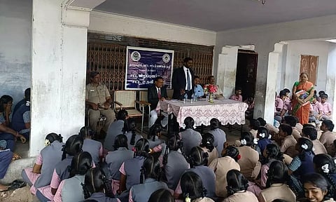 அரசு பள்ளியில் விழிப்புணர்வு முகாம்