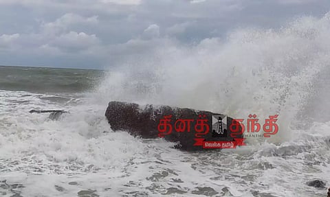 தரங்கம்பாடி, பூம்புகார் பகுதிகளில் கடல் சீற்றம்