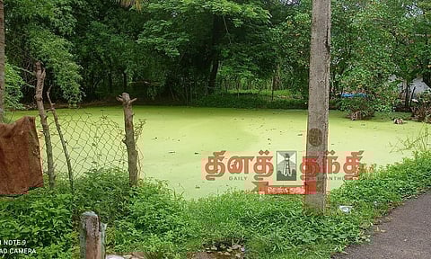 துர்நாற்றம் வீசும் கொல்லன் குளத்தை தூர்வாரி சுத்தம் செய்ய வேண்டும்