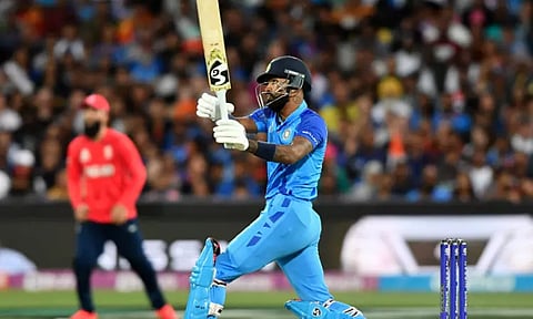 20 ஓவர் உலகக் கோப்பை அரையிறுதி: இங்கிலாந்துக்கு 169 ரன்கள் வெற்றி இலக்காக நிர்ணயித்தது இந்தியா