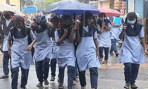 கனமழை எச்சரிக்கை: சென்னை, வேலூர் மாவட்டங்களில் பள்ளி, கல்லூரிகளுக்கு நாளை விடுமுறை..!