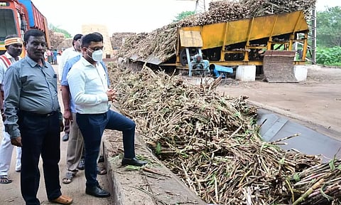 கூட்டுறவு சர்க்கரை ஆலையில் கலெக்டர் ஆய்வு