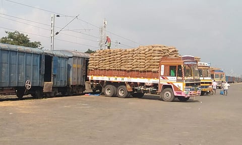 சின்னசேலத்திற்கு 2 ஆயிரம் டன் நெல்மூட்டைகள் வந்தன