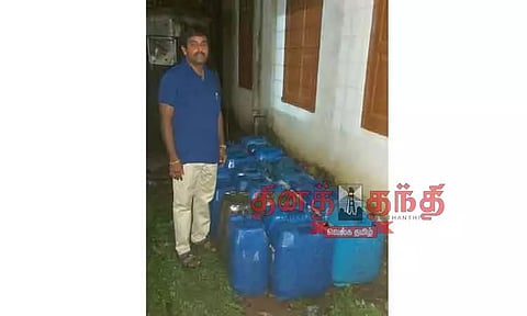 கேரளாவுக்கு படகில் கடத்த முயன்ற 910 லிட்டர் மண்எண்ணெய் பறிமுதல்