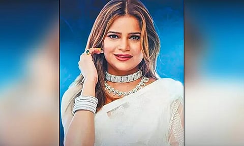 பிக்பாசில் அடிதடி சண்டை போட்டியாளரை முகத்தில் குத்தி தாக்கிய நடிகை