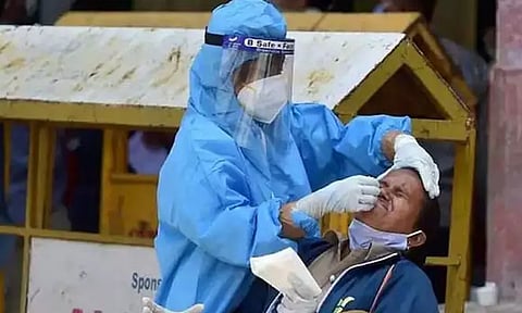 சீனாவில் கொரோனாவால் தினசரி 10 ஆயிரத்துக்கும் அதிகமானோர் பாதிப்பு - தலைநகர் பீஜிங்கில் தீவிர கட்டுப்பாடுகள் விதிப்பு!