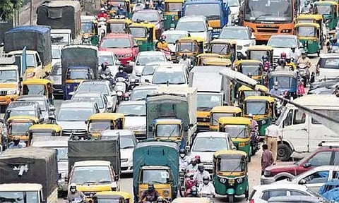 பெங்களூருவுக்கு பிரதமர் வருகையால் முக்கிய சாலைகளில் போக்குவரத்து நெரிசல்; வாகன ஓட்டிகள் அவதி