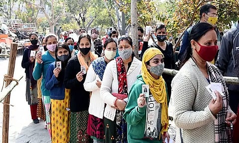 ஆட்சியைப் பிடிக்கப்போவது யார்? இமாசலபிரதேச சட்டசபை தேர்தலில் இன்று ஓட்டுப்பதிவு பா.ஜ.க., காங்கிரஸ் வரிந்து கட்டுகின்றன