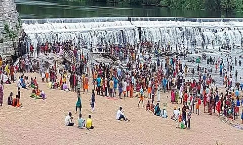 கொடிவேரி அணைக்கு வர சுற்றுலா பயணிகளுக்கு தடை