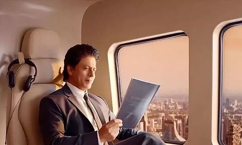 விமான நிலையத்தில் தடுத்து நிறுத்தப்பட்டாரா நடிகர் ஷாருக் கான்...!! சுங்க இலாகா விளக்கம்