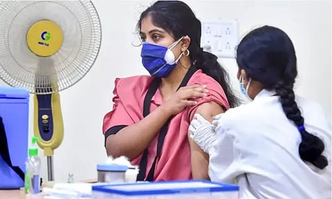 இந்தியாவில் கடந்த 24 மணி நேரத்தில் 734 பேருக்கு கொரோனா