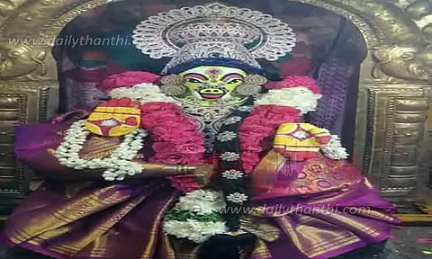 வராகி அம்மன் அலங்காரத்தில் சித்தர்