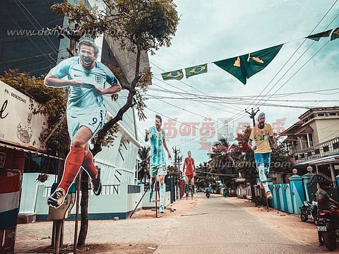 உலக கோப்பை கால்பந்து போட்டி:பிரபல வீரர்களின் 'கட்அவுட்' வைத்து குமரி மீனவர்கள் உற்சாகம்