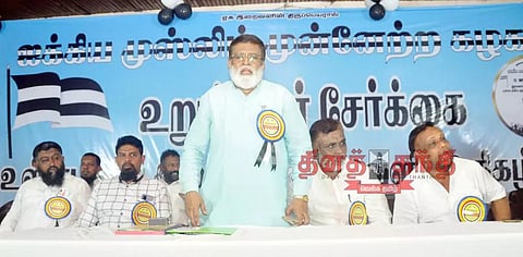 தமிழக அரசியலில் வெற்றிடம் இருப்பதாகக்கூறி பா.ஜ.க. நுழைய முயற்சிக்கிறது- ஈரோட்டில் ஐ.மு.மு.க. தலைவர் ஹைதர் அலி பேட்டி