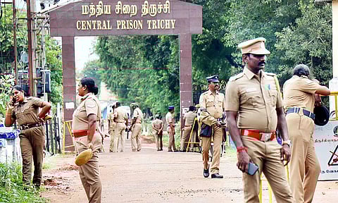 4 பேர் திருச்சி சிறப்பு முகாமில் தனித்தனி அறையில் தங்க வைப்பு