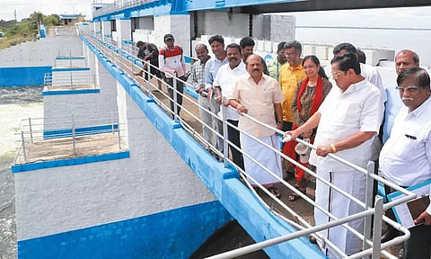 நீர்வரத்து அதிகரிப்பு எதிரொலி: செம்பரம்பாக்கம் ஏரியில் அமைச்சர் துரைமுருகன் ஆய்வு