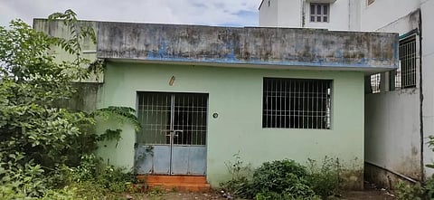 11 ஆண்டுகளாக பூட்டி கிடக்கும் சமுதாய கூடம்