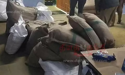 சரக்கு ஆட்டோவில் கடத்த முயன்ற 400 கிலோ குட்கா பறிமுதல்