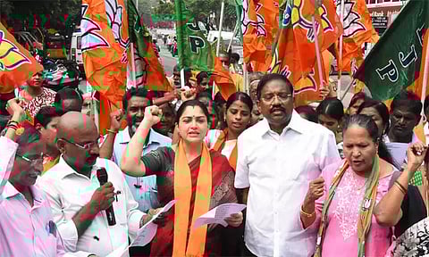 பால் விலை உயர்வு வயிறு எரிகிறது. சொத்து வரி உயர்வு அதிர்ச்சியளிக்கிறது.-ஆர்ப்பாட்டத்தில் குஷ்பு பேச்சு