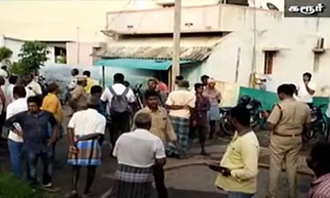 கரூர்: கழிவுநீர் தொட்டியில் இருந்து விஷவாயு தாக்கி கட்டிட தொழிலாளர்கள் 3 பேர் உயிரிழப்பு