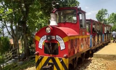 சிக்கமகளூருவில் காந்தி பூங்காவில் விளையாட்டு ரெயில் பழுதானதால் சிறுவர்கள் ஏமாற்றம்