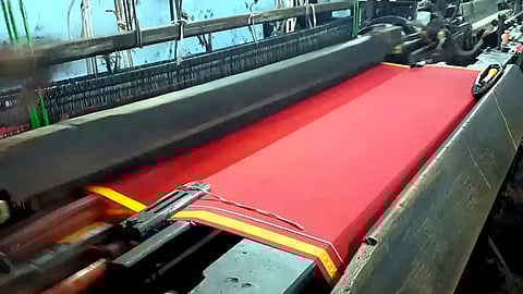 அய்யப்ப பக்தர்களுக்கான வேட்டிகள் தயாரிக்கும் பணி தீவிரம்