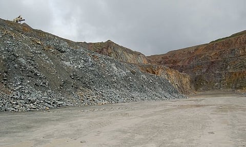 மிசோரம் மாநிலத்தில் கல்குவாரியில் நிலச்சரிவு; 8 பேர் பலி மேலும் 4 பேர் கதி என்ன?