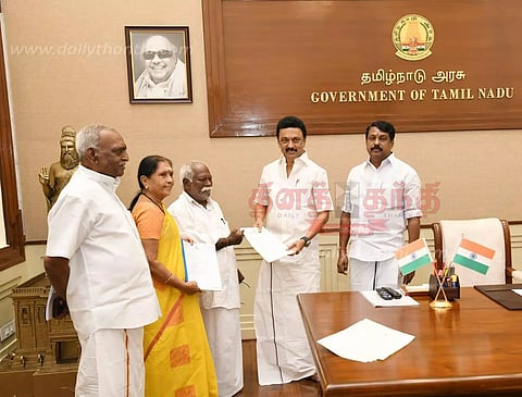 மொடக்குறிச்சியில் துணை சார்பதிவாளர் அலுவலகம் அமைக்க வேண்டும்- முதல்-அமைச்சர் மு.க.ஸ்டாலினிடம் சி.சரஸ்வதி எம்.எல்.ஏ. கோரிக்கை மனு