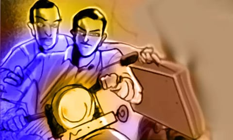 மகளிர் சுயஉதவி குழுவினர் மீது மோட்டார் சைக்கிளால் மோதி ரூ.1¾ லட்சம் பறிப்பு