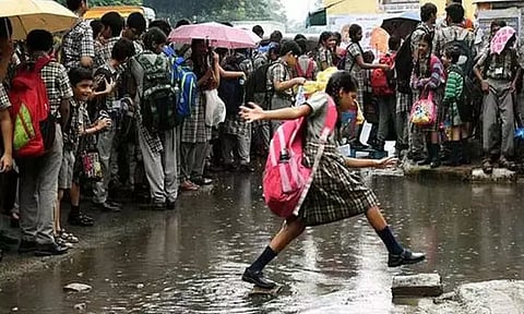 சீர்காழி தாலுகாவில் 1-8 ஆம் வகுப்புகளுக்கு நாளை விடுமுறை - மாவட்ட ஆட்சியர் அறிவிப்பு