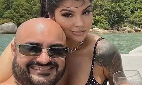 போதையில் காதலனை துப்பாக்கியால் சுட்டுவிட்டு நிர்வாண கோலத்தில் தப்பிய மாடல் அழகி