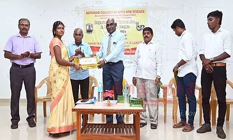 திருச்செந்தூர் ஆதித்தனார் கல்லூரியில் பொருளியல் மன்ற கலை இலக்கிய போட்டிகள்