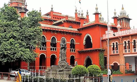 மருத்துவ கல்வியில் 50% இடங்கள் ஒதுக்கீடு நிறுத்தி வைப்பு - ஐகோர்ட்டு அதிரடி உத்தரவு