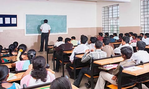 கல்லூரி பேராசிரியர்களுக்கு ஆடை கட்டுப்பாடு...உயர்கல்வித்துறை உத்தரவு