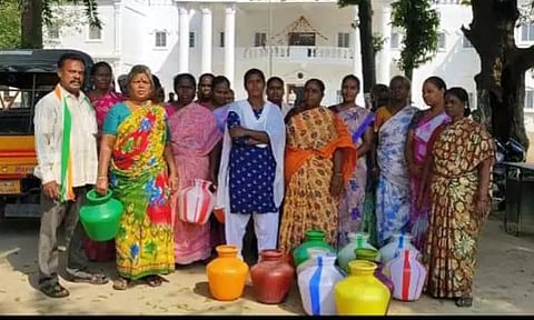 குடிநீர் வராததை கண்டித்து நகராட்சி அலுவலகத்தை காலி குடங்களுடன் பெண்கள் முற்றுகை விழுப்புரத்தில் பரபரப்பு