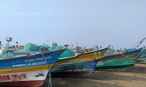 வேதாரண்யத்தில், 5 ஆயிரம் மீனவர்கள் மீன்பிடிக்க செல்லவில்லை