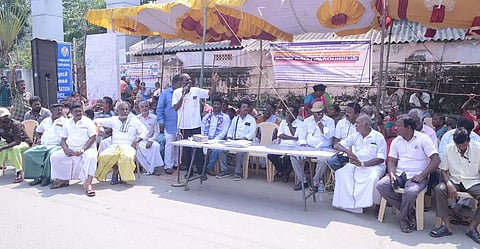 தூய்மை பணியாளர்கள் காத்திருப்பு போராட்டம்