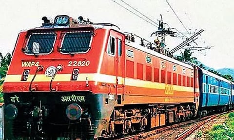 அய்யப்ப பக்தர்களின் வசதிக்காக 6 சிறப்பு ரெயில்கள்