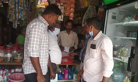 பொது இடங்களில் புகை பிடித்தவர்களுக்கு அபராதம்